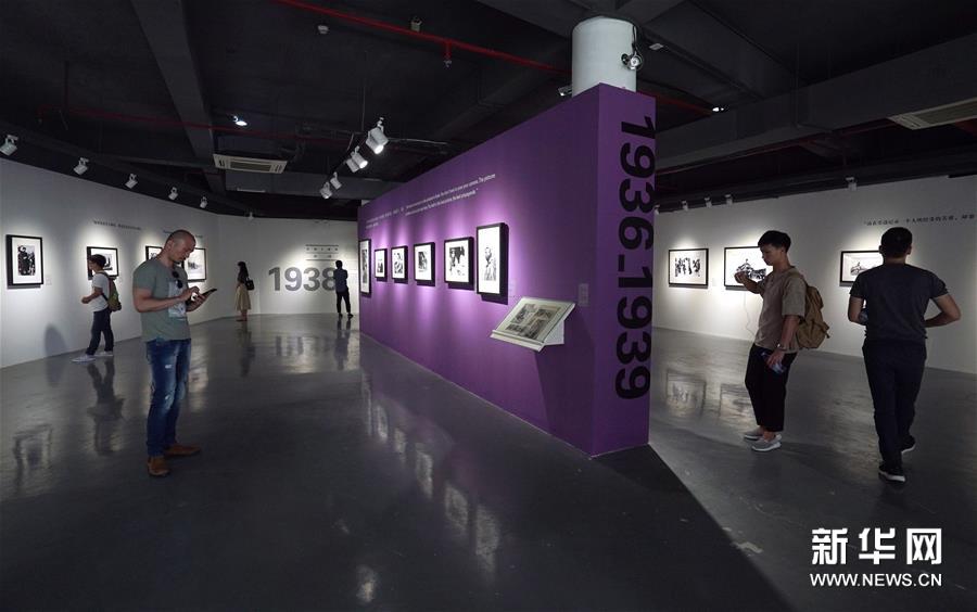 （文化）（1）罗伯特·卡帕影像回顾展在深圳开幕